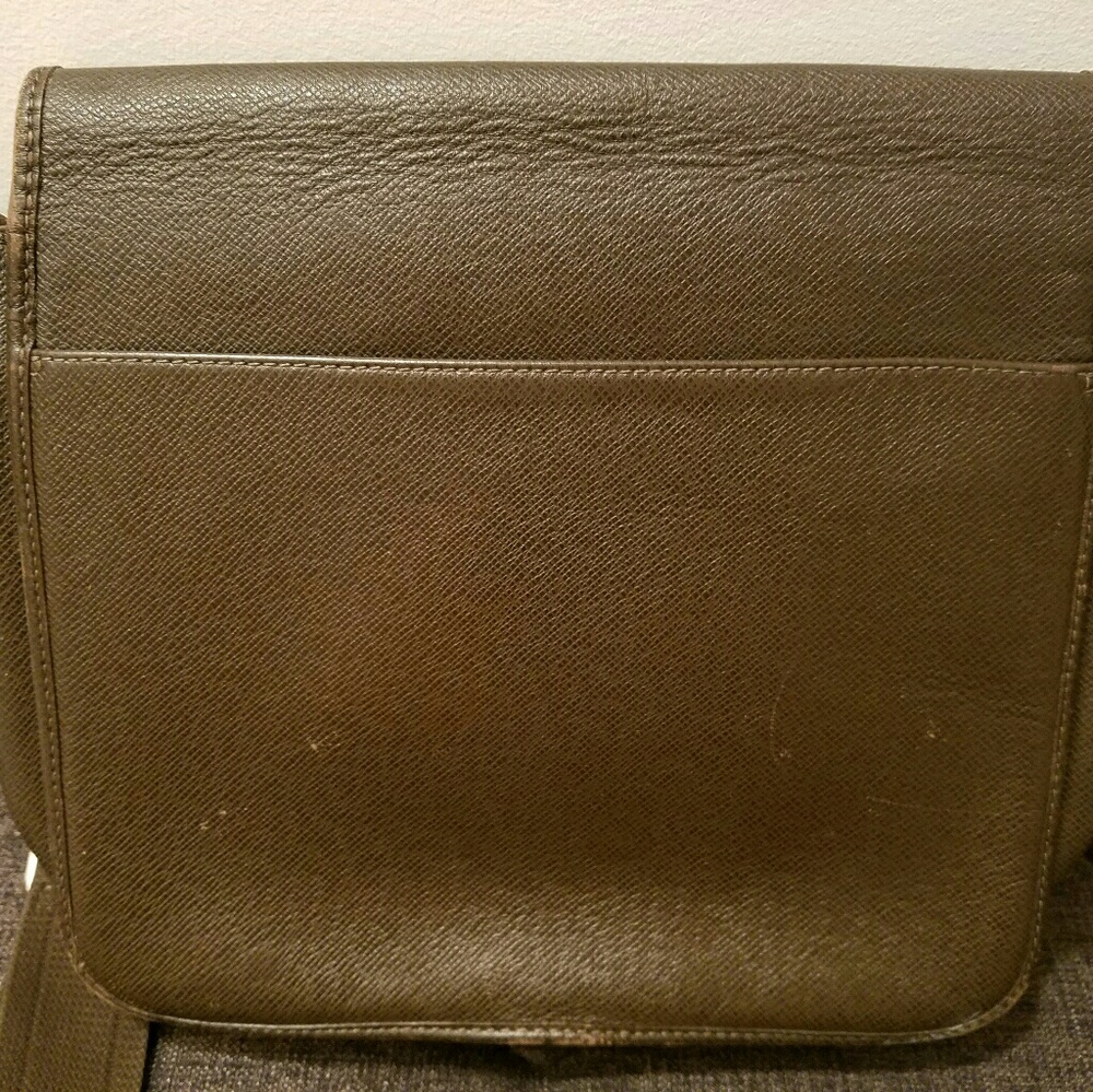 100% authentic Louis Vuitton Men's Shoulder Bag - Picture 5 of 6
